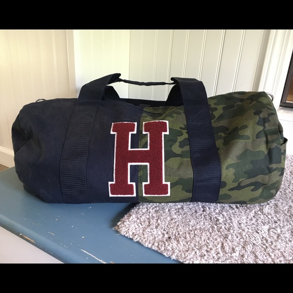 tommy hilfiger camo duffle bag